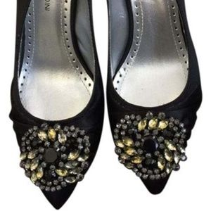 Adrienne Vittadini Carolina Brooch Slingback Pumps